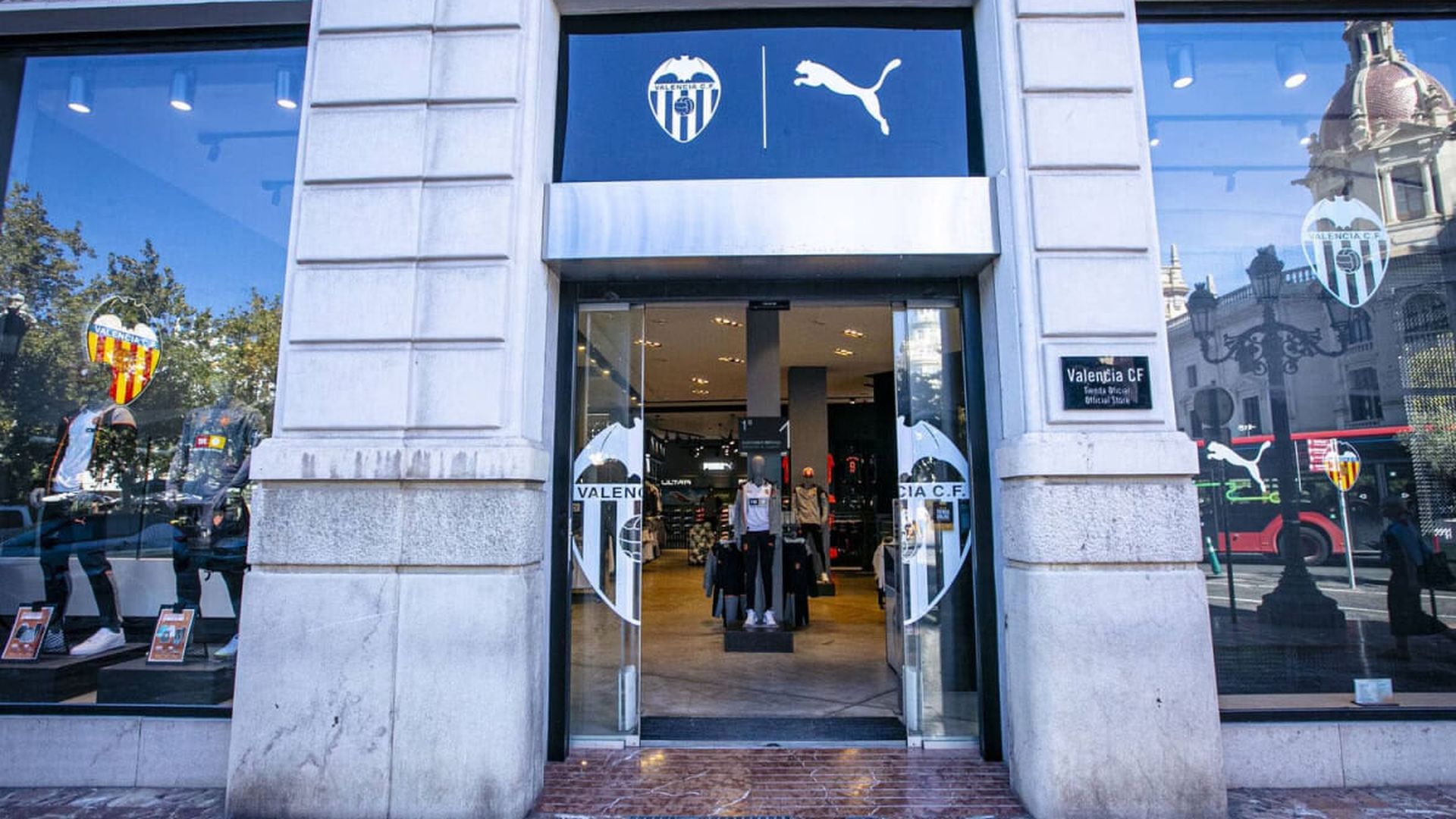 megastore_001.jpg megastore_001.jpg