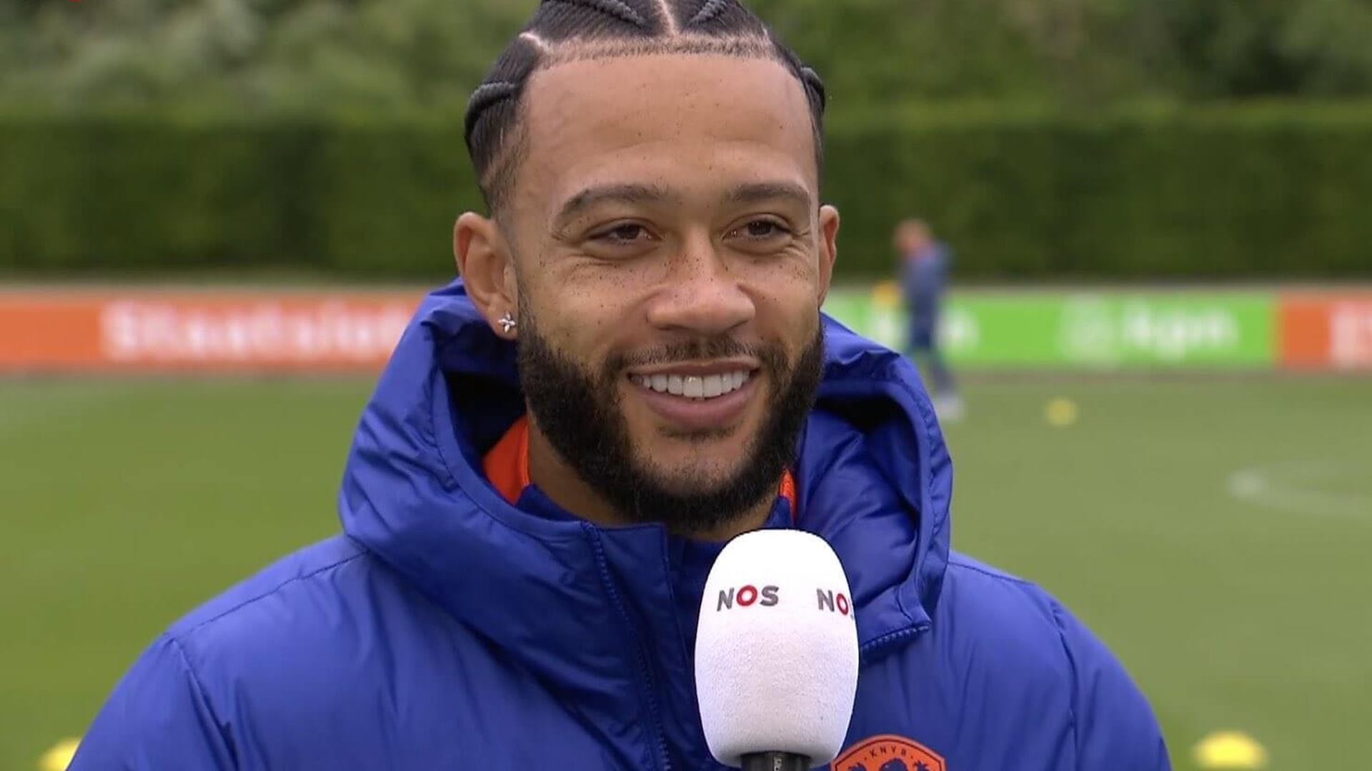 memphis_depay_en_la_concentracion_con_paises_bajos_001.jpg