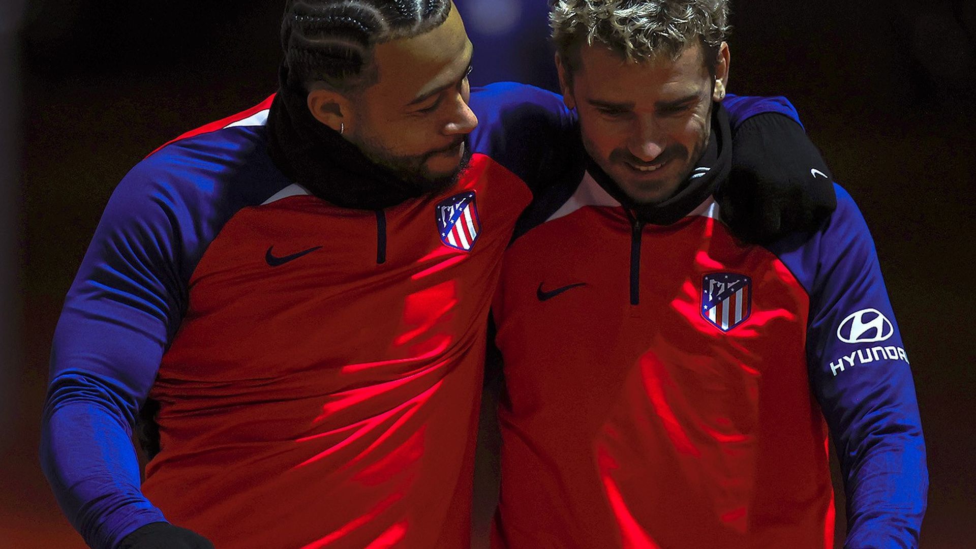 memphis_depay_y_griezmann_en_una_sesion_del_atletico_foto_atm_001.jpg