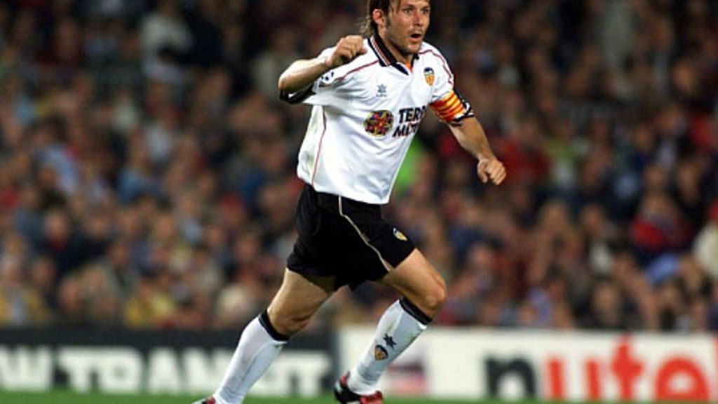 Mendieta recuerda su golazo con el Valencia frente al Barcelona de volea. El aniversario que aquel tanto histórico.