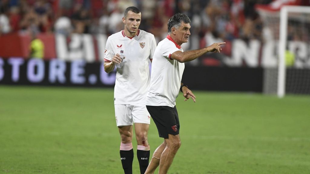 Mendilibar no perdona ni los amistosos: corrige a Idrissi sobre el campo todos sus fallos