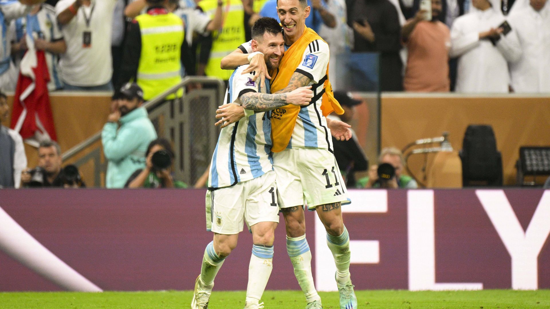 messi_y_di_maria_celebran_la_victoria_de_argentina_en_la_final_del_mundial_foto_cordon.jpg messi_y_di_maria_celebran_la_victoria_de_argentina_en_la_final_del_mundial_foto_cordon.jpg