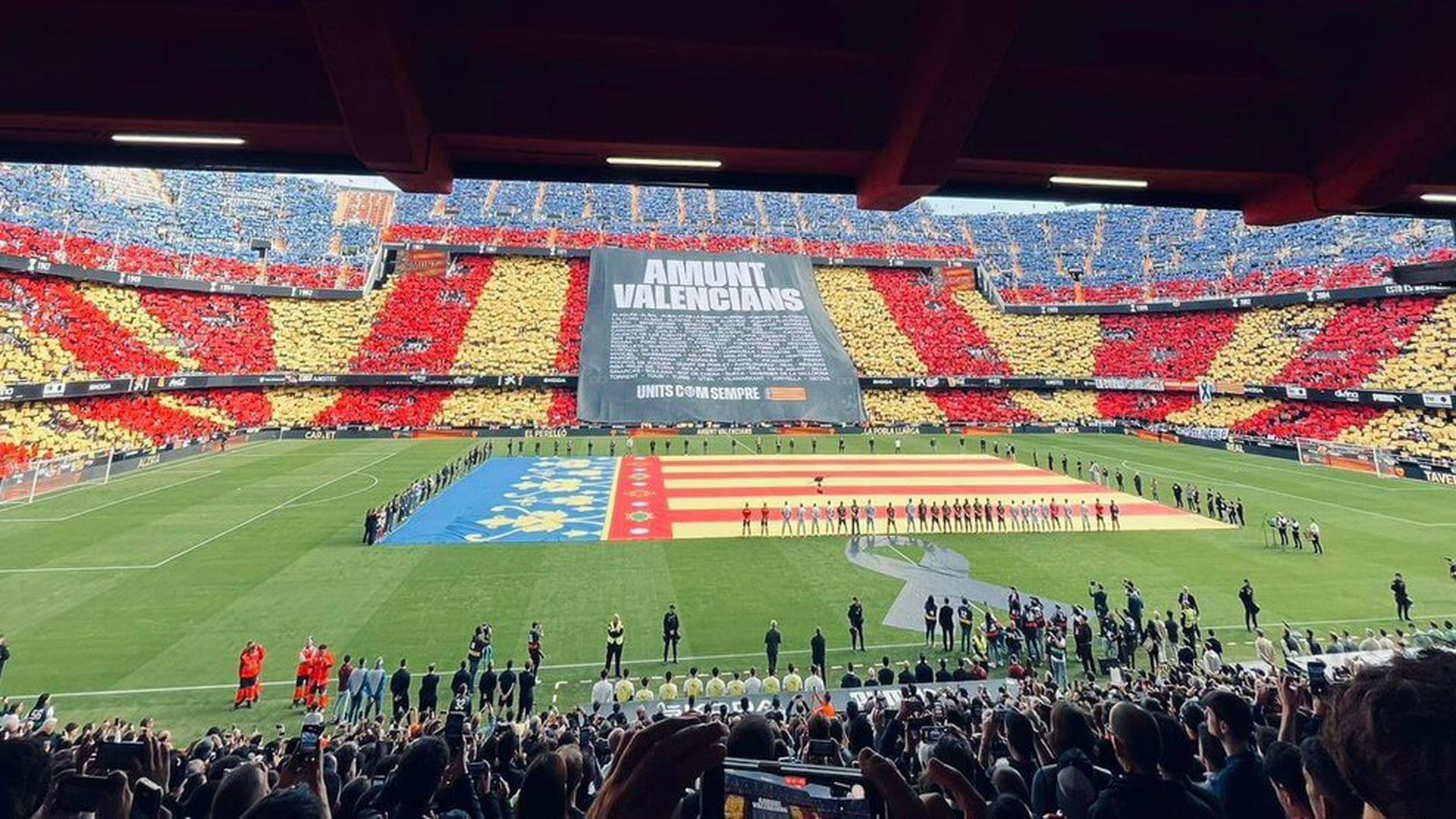 mestalla_lleno_el_primer_partido_tras_la_dana_001.jpeg