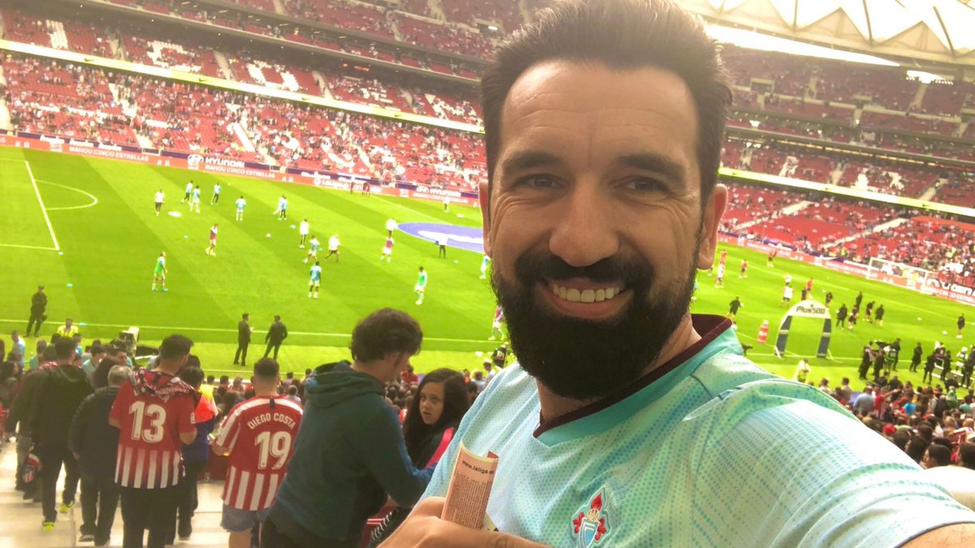 miguel_lago_animando_al_celta_en_el_metropolitano_foto_twitter.jpg