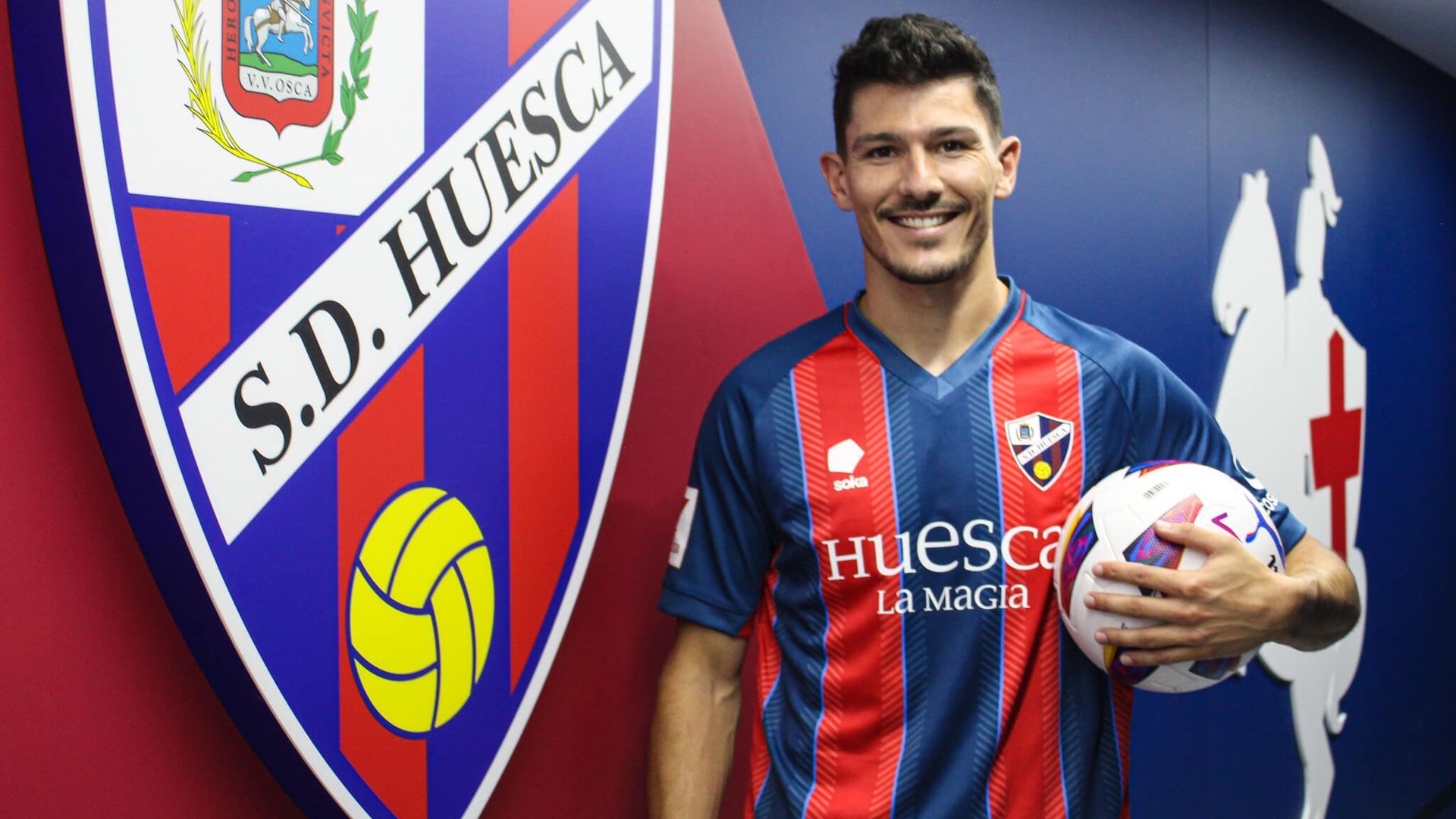 miguel_loureiro_durante_su_presentacion_con_el_huesca_foto_sdh.jpeg miguel_loureiro_durante_su_presentacion_con_el_huesca_foto_sdh.jpeg