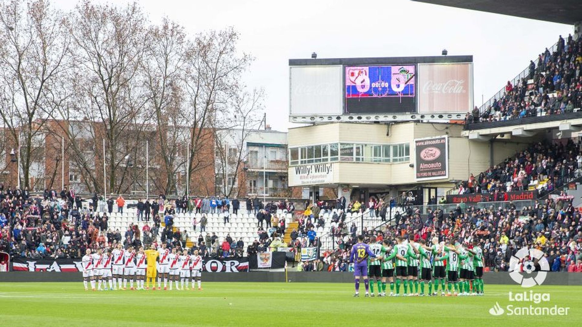 minuto_de_silencio_en_vallecas_foto_laliga.jpeg