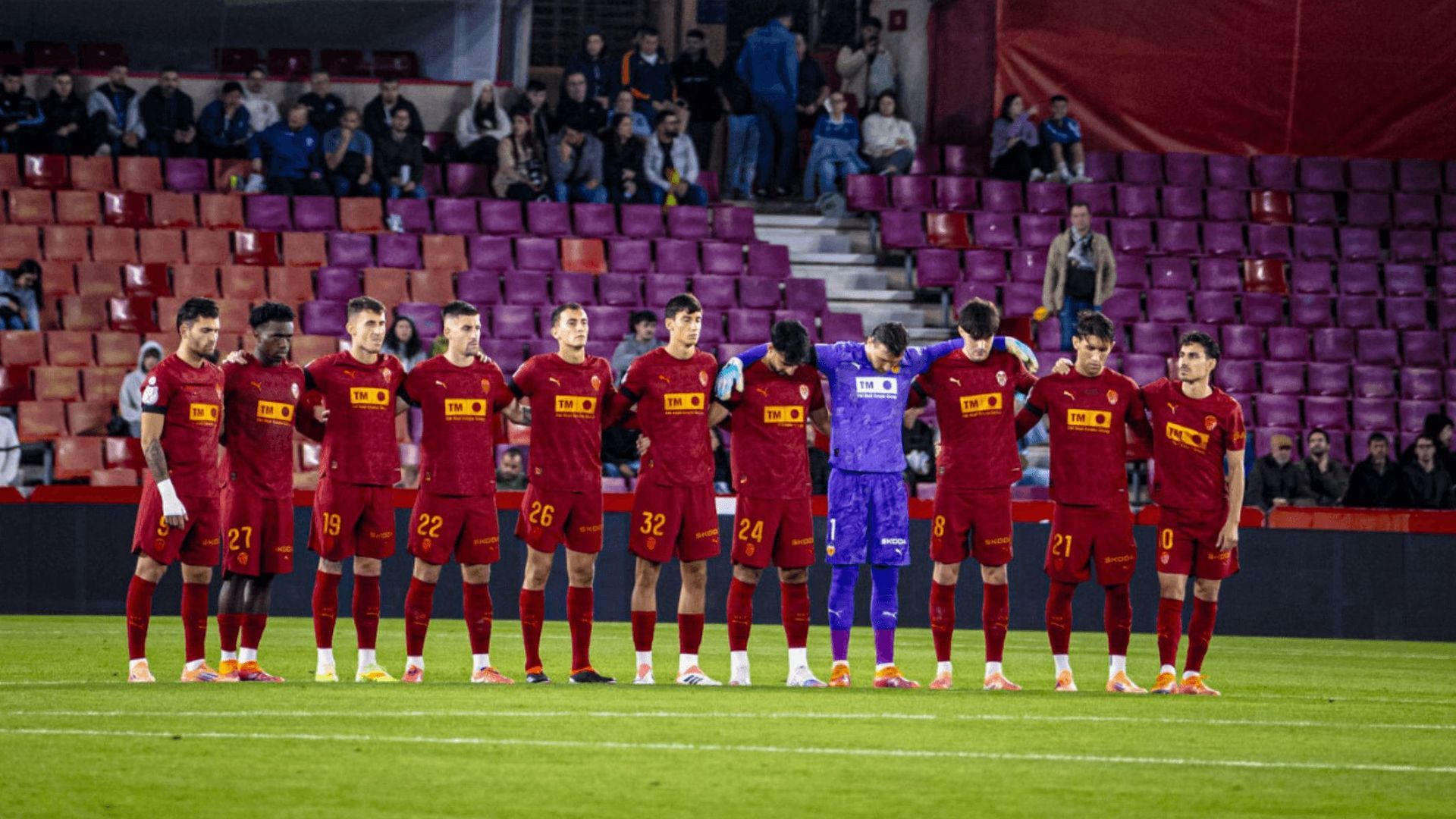 minuto_de_silencio_y_brazaletes_negros_por_jose_manuel_ochotorena_foto_valencia_cf_001.png minuto_de_silencio_y_brazaletes_negros_por_jose_manuel_ochotorena_foto_valencia_cf_001.png
