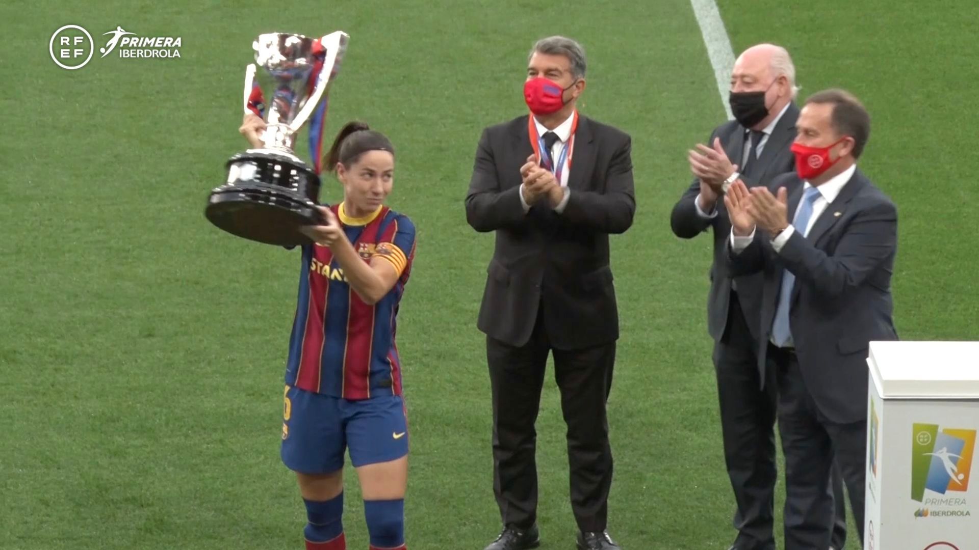 momento_de_la_entrega_del_titulo_de_la_liga_iberdrola.png