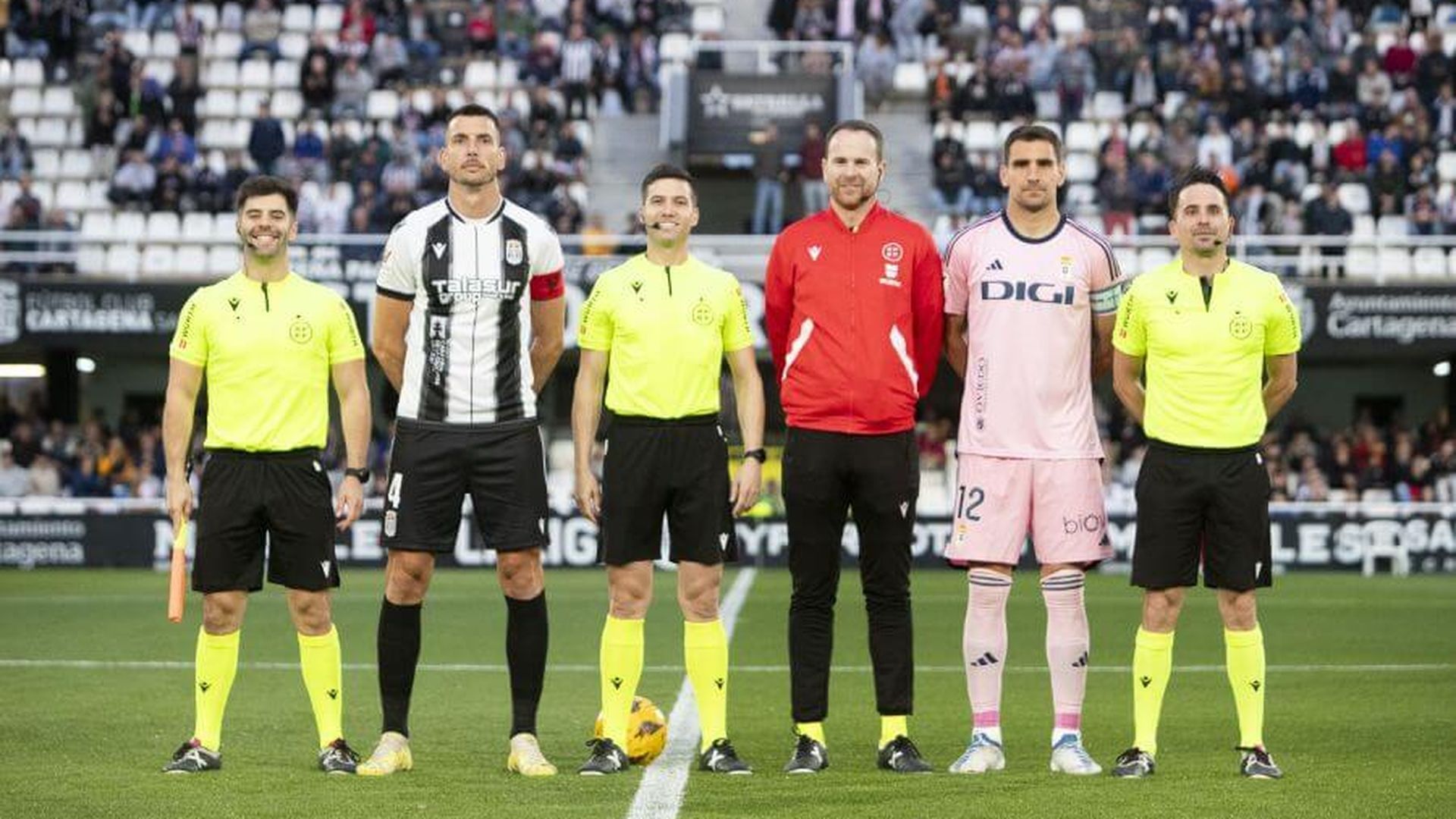 momentos_antes_del_inicio_del_partido_en_cartagena_foto_laliga_001.jpeg momentos_antes_del_inicio_del_partido_en_cartagena_foto_laliga_001.jpeg