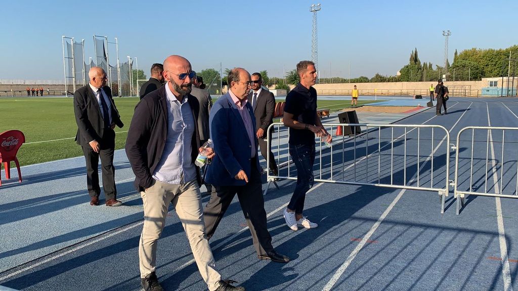 Monchi, ovacionado en el amistoso del Sevilla