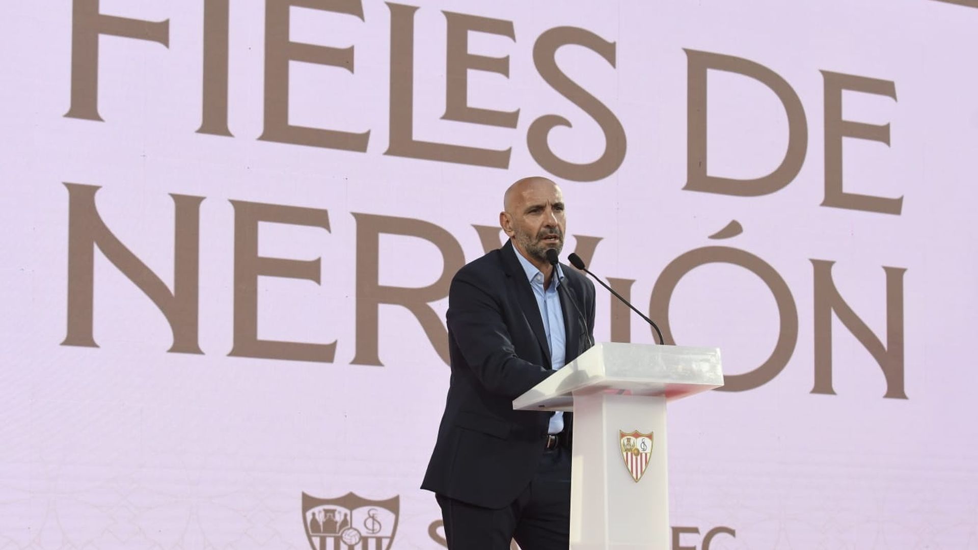 monchi_en_el_homenaje_a_los_fieles_de_nervion_foto_kiko_hurtado_003.jpeg