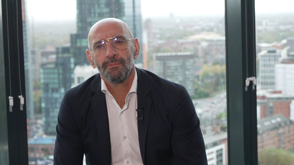 Monchi da la cara desde Manchester