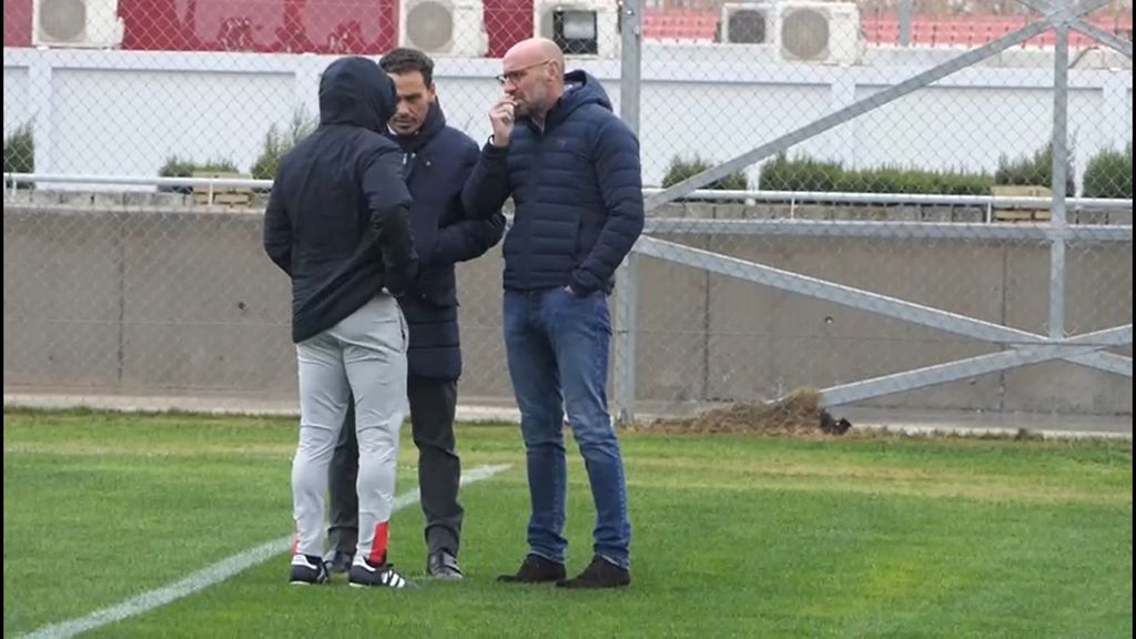 Monchi y Del Nido Carrasco charlan con Sampaoli en el entrenamiento del Sevilla