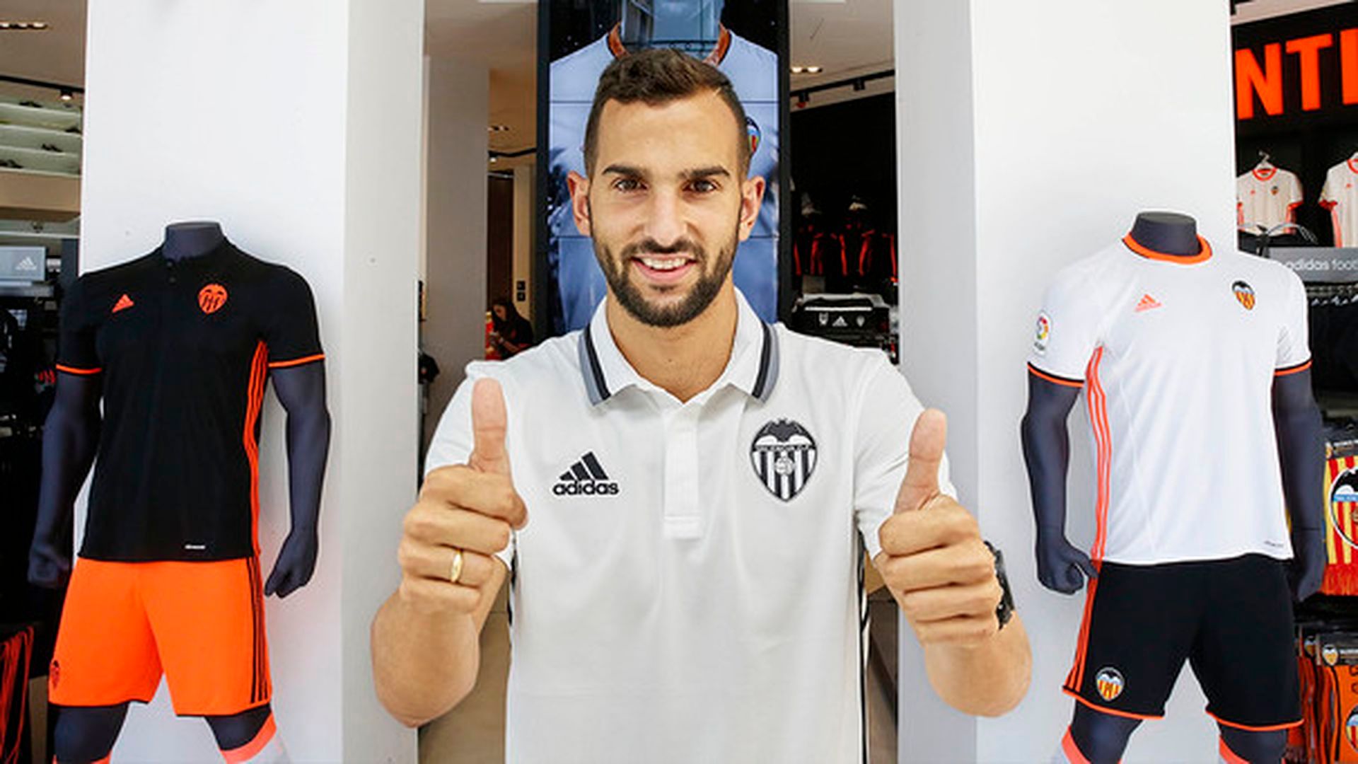 montoyaoficial2.jpg montoyaoficial2.jpg