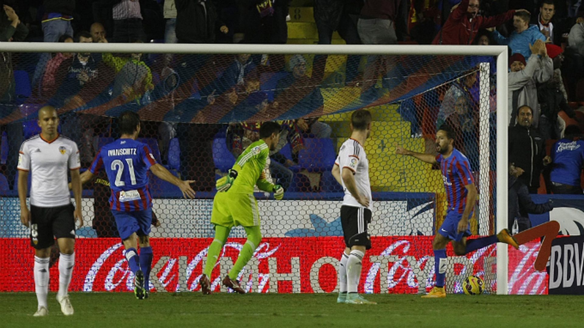 morales_celebra_gol.jpg