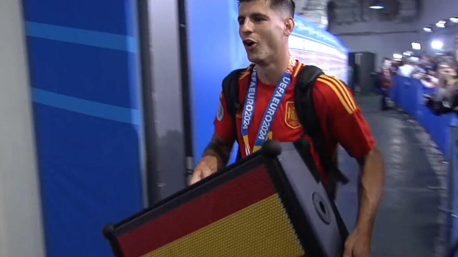 morata_saliendo_del_estadiojpg.jpg