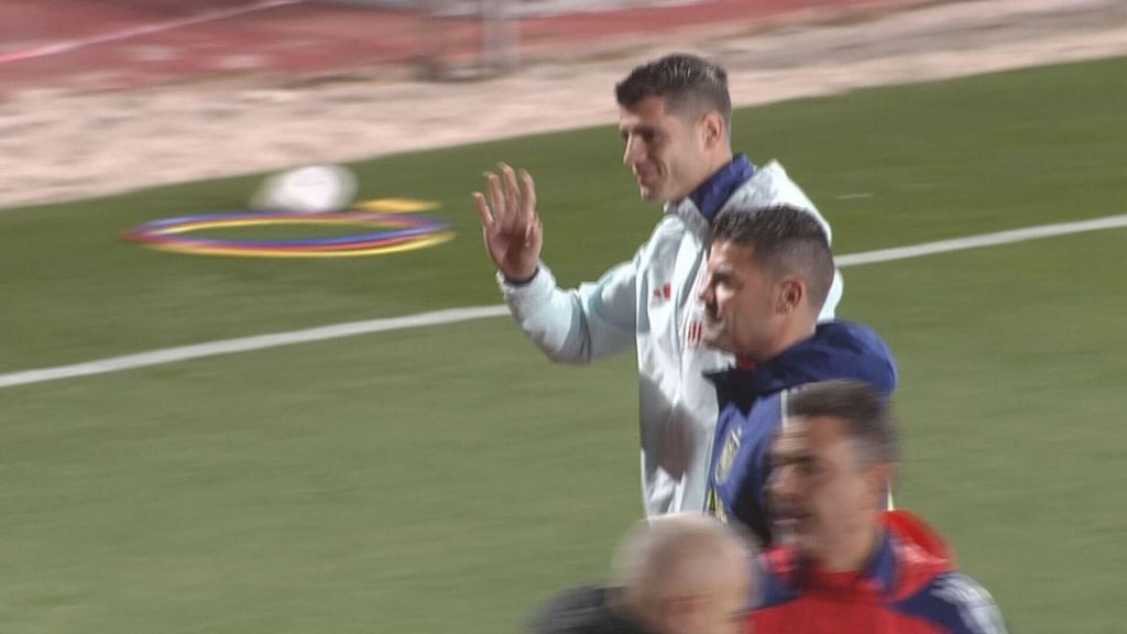 Álvaro Morata entrenando en solitario con la selección española