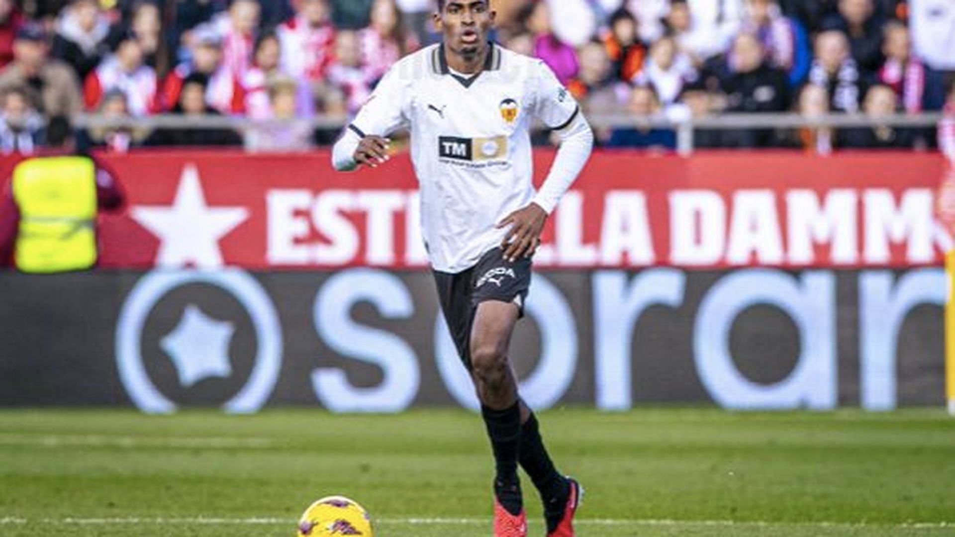 mosquera_ante_el_girona_fc_foto_valencia_cf.png mosquera_ante_el_girona_fc_foto_valencia_cf.png