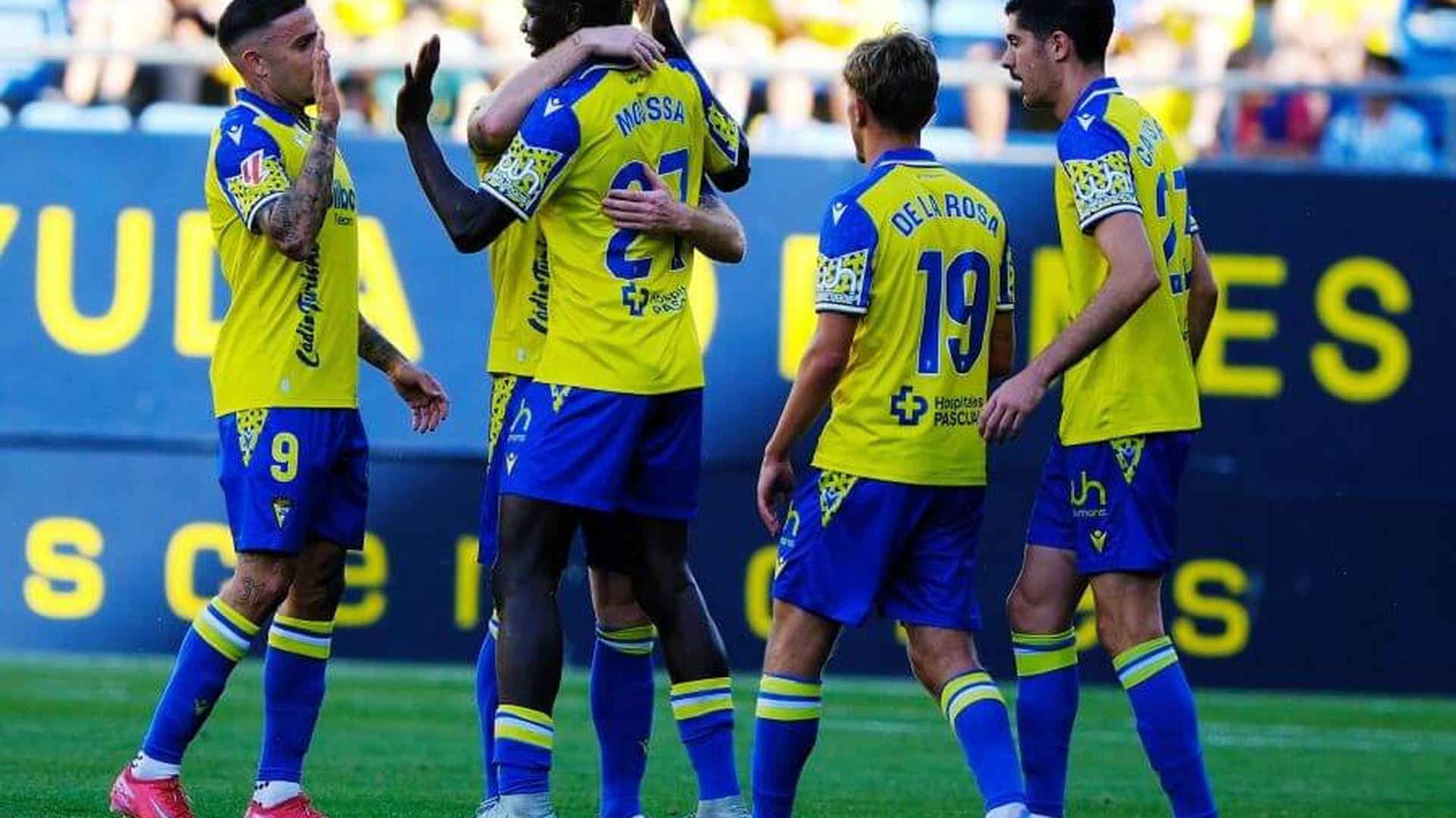 moussa_diakite_celebra_su_gol_con_sus_companeros_foto_laliga_001.jpeg