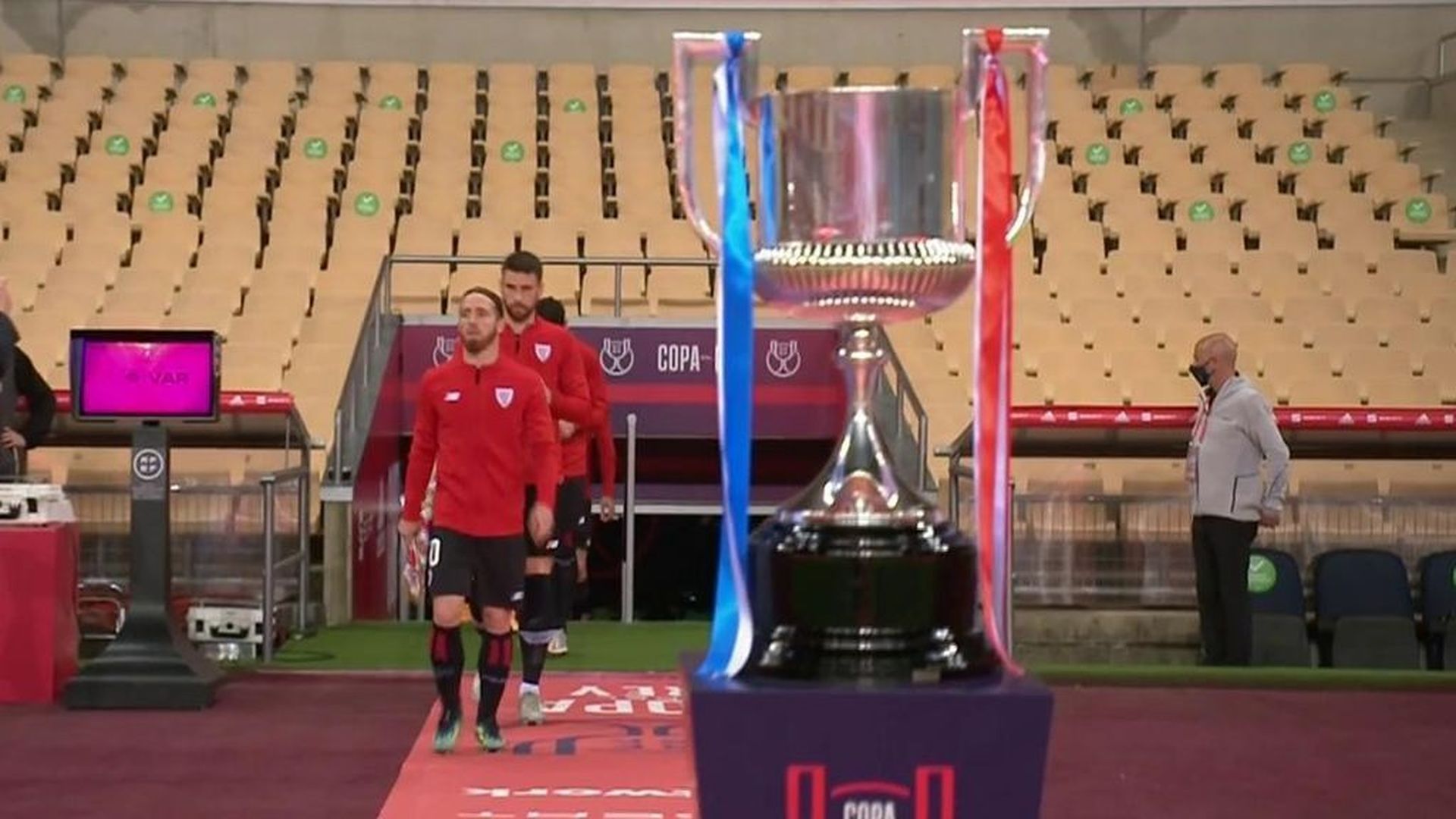 Muniain rompe el maleficio de toca la Copa antes de jugar la final