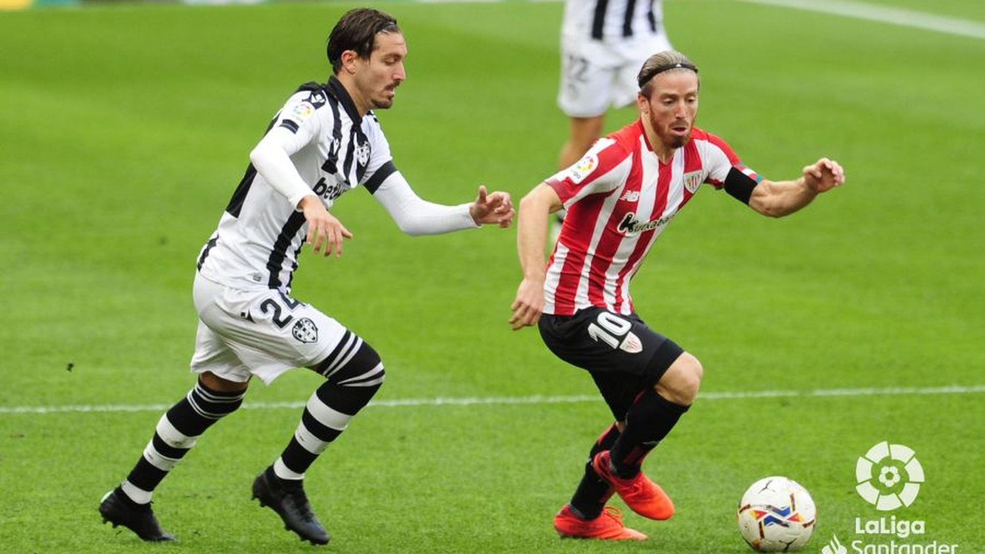 muniain_se_zafa_de_campana_durante_el_athletic_levante_foto_laliga.jpeg muniain_se_zafa_de_campana_durante_el_athletic_levante_foto_laliga.jpeg