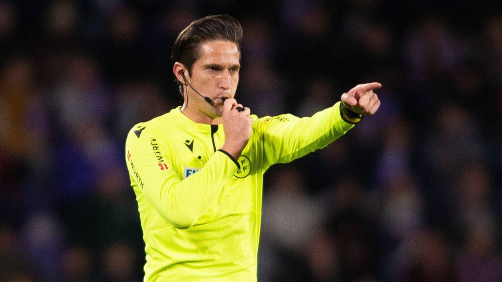 ¿Por qué están investigando a Munuera Montero?