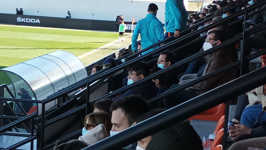 Anil Murthy, presente en el partido del filial, tras regresar de Singapur y ver a Peter Lim