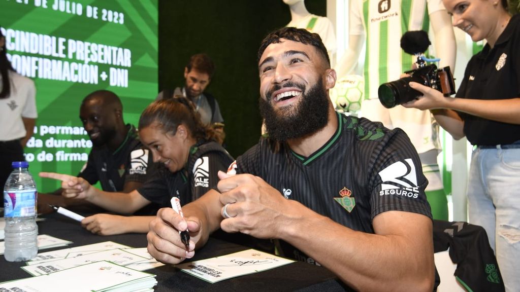 Fekir y su futuro: "Espero vestir la camiseta del Betis este año"
