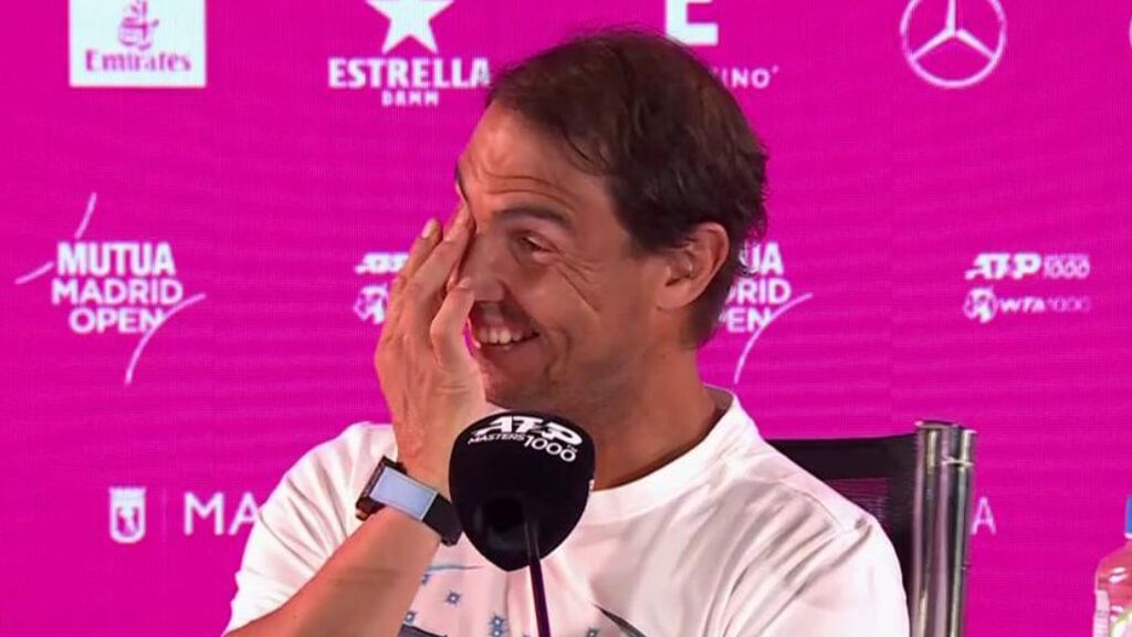 Algo falla en rueda de prensa y Rafa Nadal se pone bromista ante la risa de todos: “Se van a enfadar”