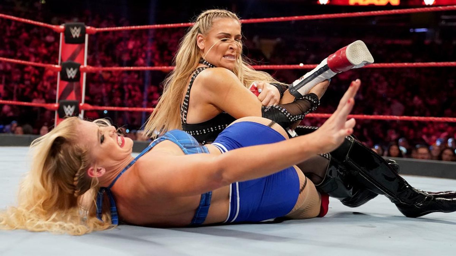 natalya_vs_lacey_evans_001.jpg