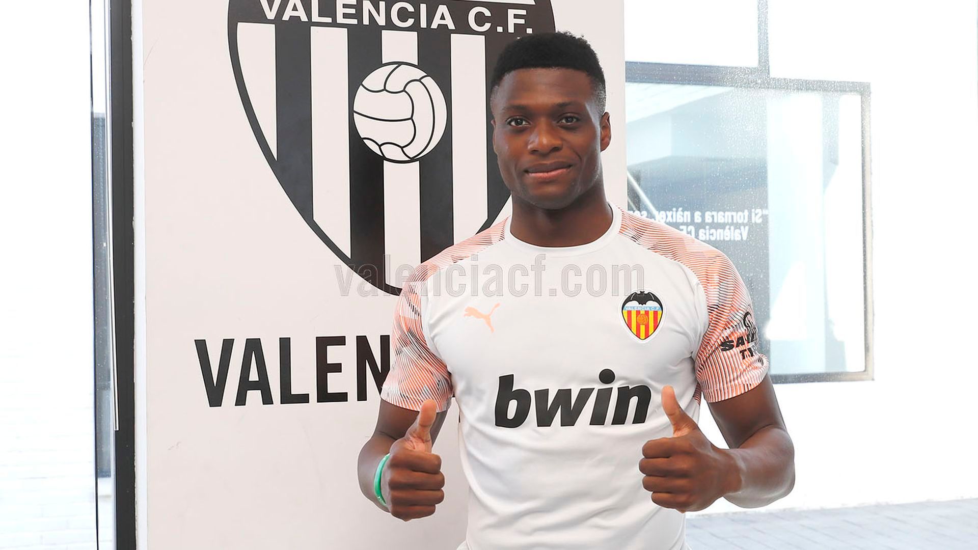 neftali_manzambi_nuevo_fichaje_del_mestalla_foto_valencia_cf.jpeg neftali_manzambi_nuevo_fichaje_del_mestalla_foto_valencia_cf.jpeg