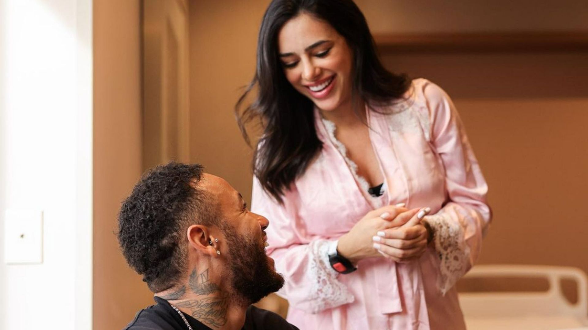 neymar_y_bruna_biancardi_exultantes_tras_dar_la_bienvenida_a_mavie__neymarjr_001.jpg neymar_y_bruna_biancardi_exultantes_tras_dar_la_bienvenida_a_mavie__neymarjr_001.jpg