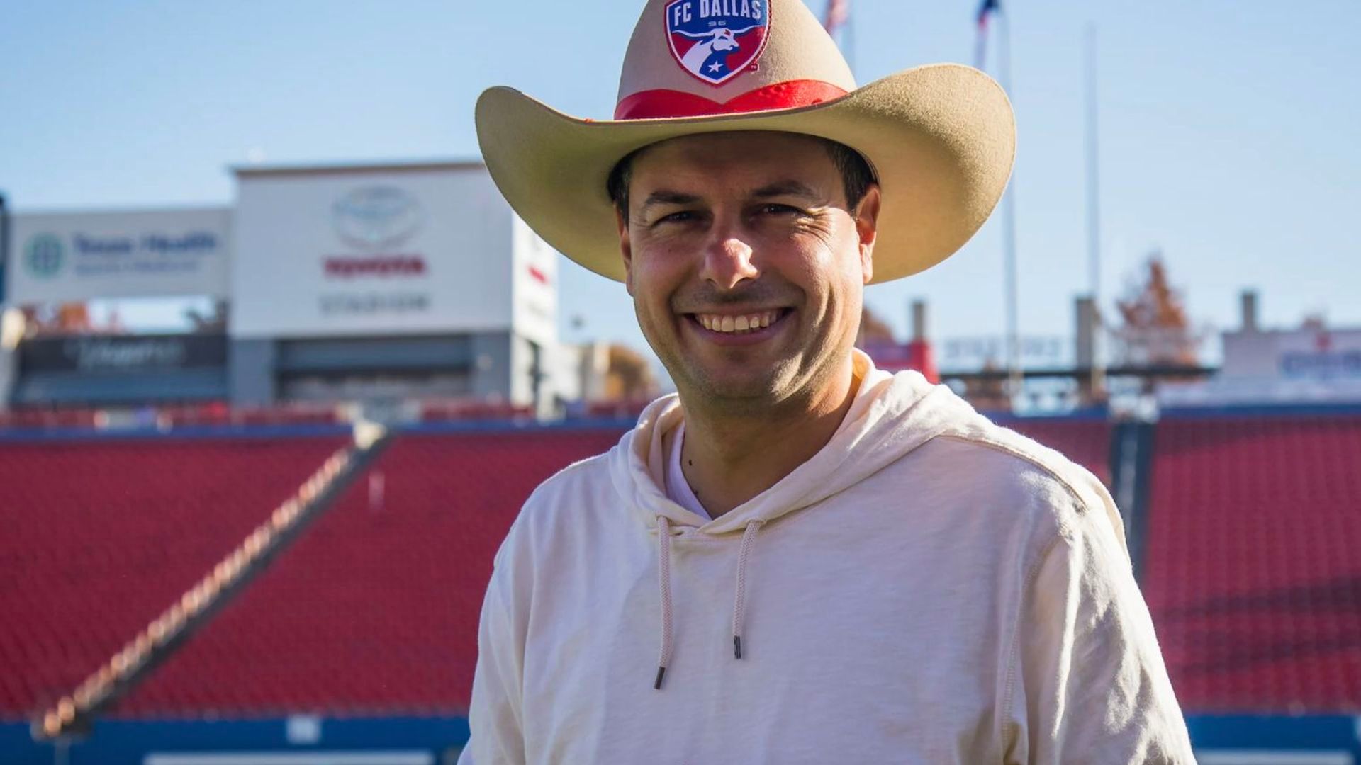 nico_estevez_se_sube_a_lomos_del_fc_dallas_002.png nico_estevez_se_sube_a_lomos_del_fc_dallas_002.png