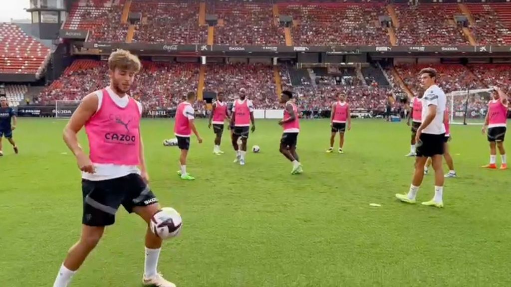 Nico González ya se entrena con el Valencia