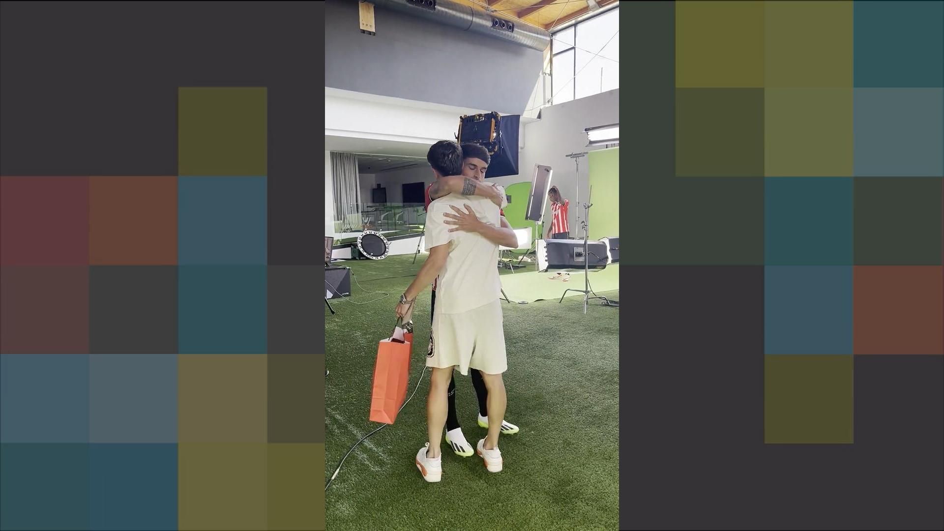 nico_serrano_se_despide_de_la_plantilla_del_athletic_en_lezama.jpg nico_serrano_se_despide_de_la_plantilla_del_athletic_en_lezama.jpg