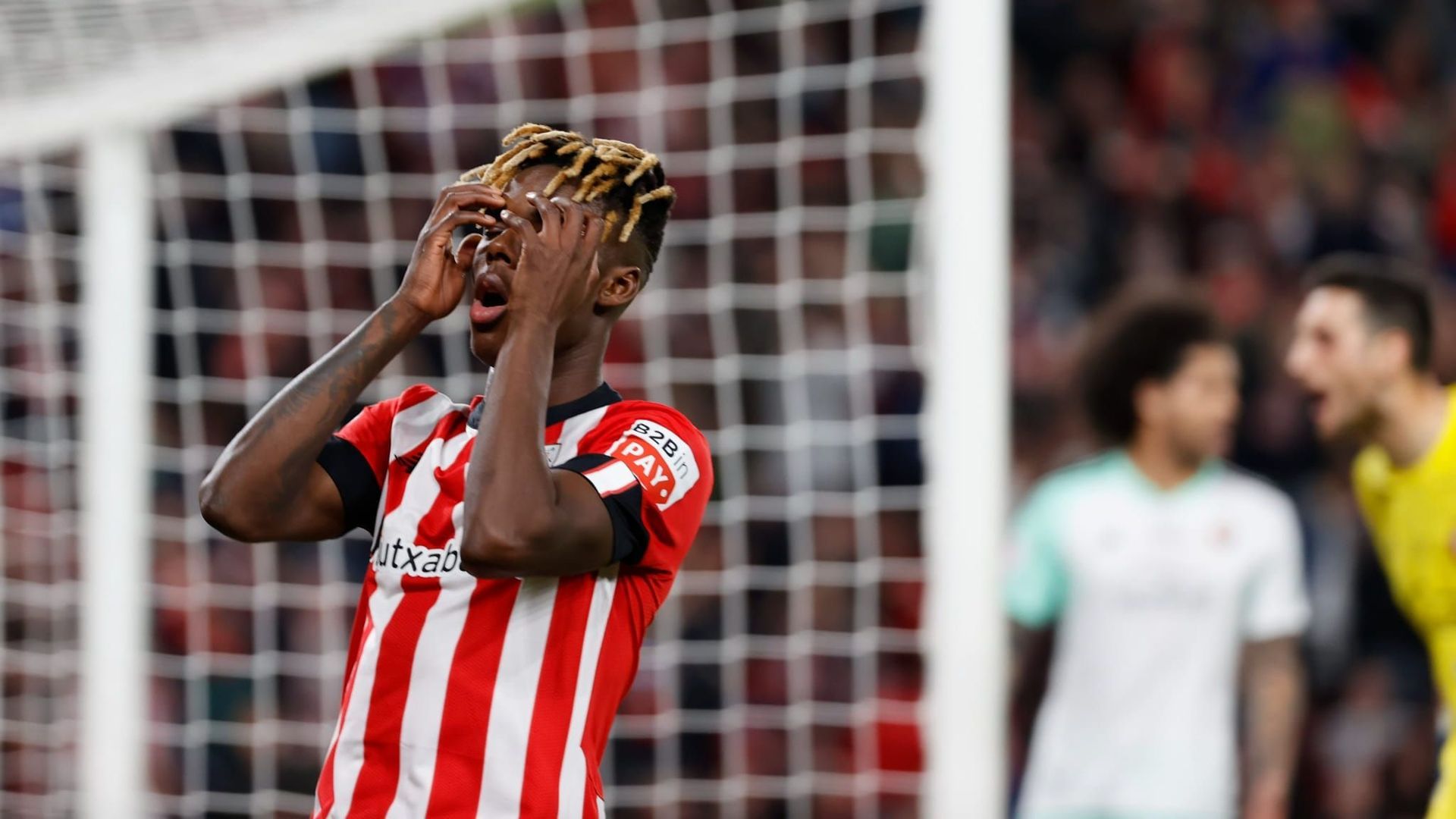 Nico Williams, obligado a cerrar sus redes: por los insultos recibidos tras la eliminación ante el Osasuna Nico Williams, obligado a cerrar sus redes: por los insultos recibidos tras la eliminación ante el Osasuna