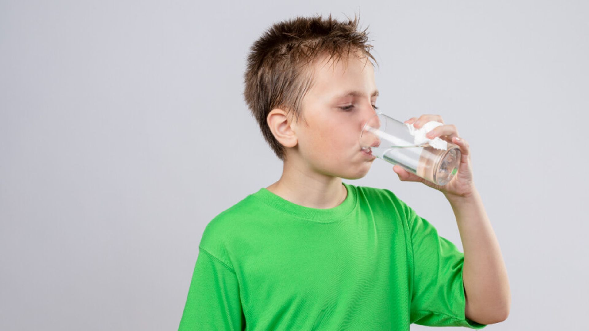 ninos_bebiendo_aguajpg_001.jpg ninos_bebiendo_aguajpg_001.jpg