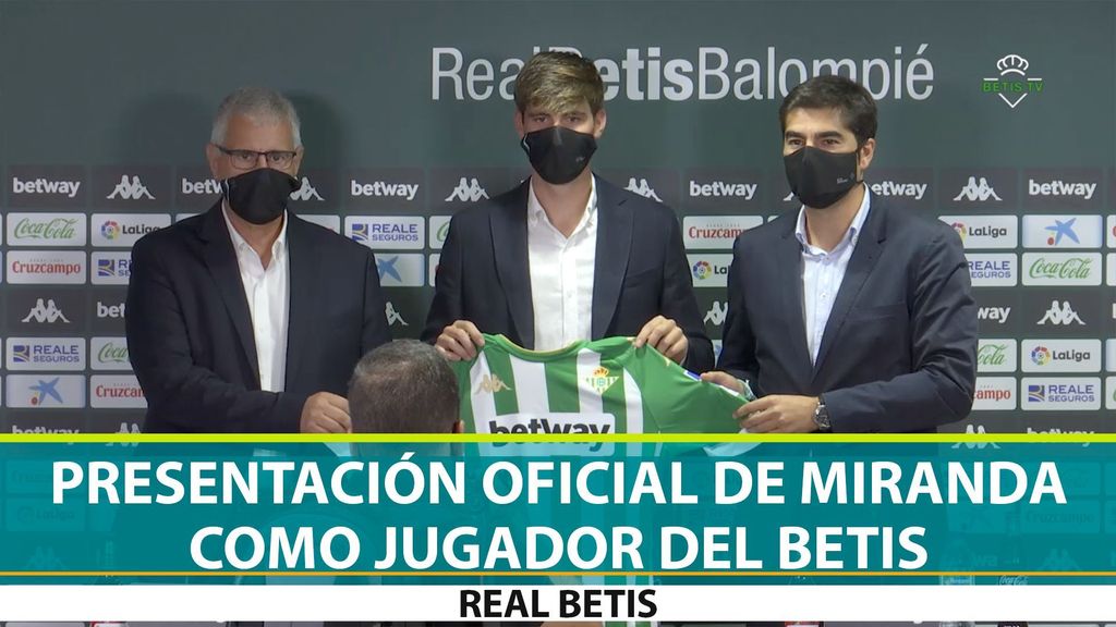 Presentación oficial de Miranda como nuevo jugador del Betis