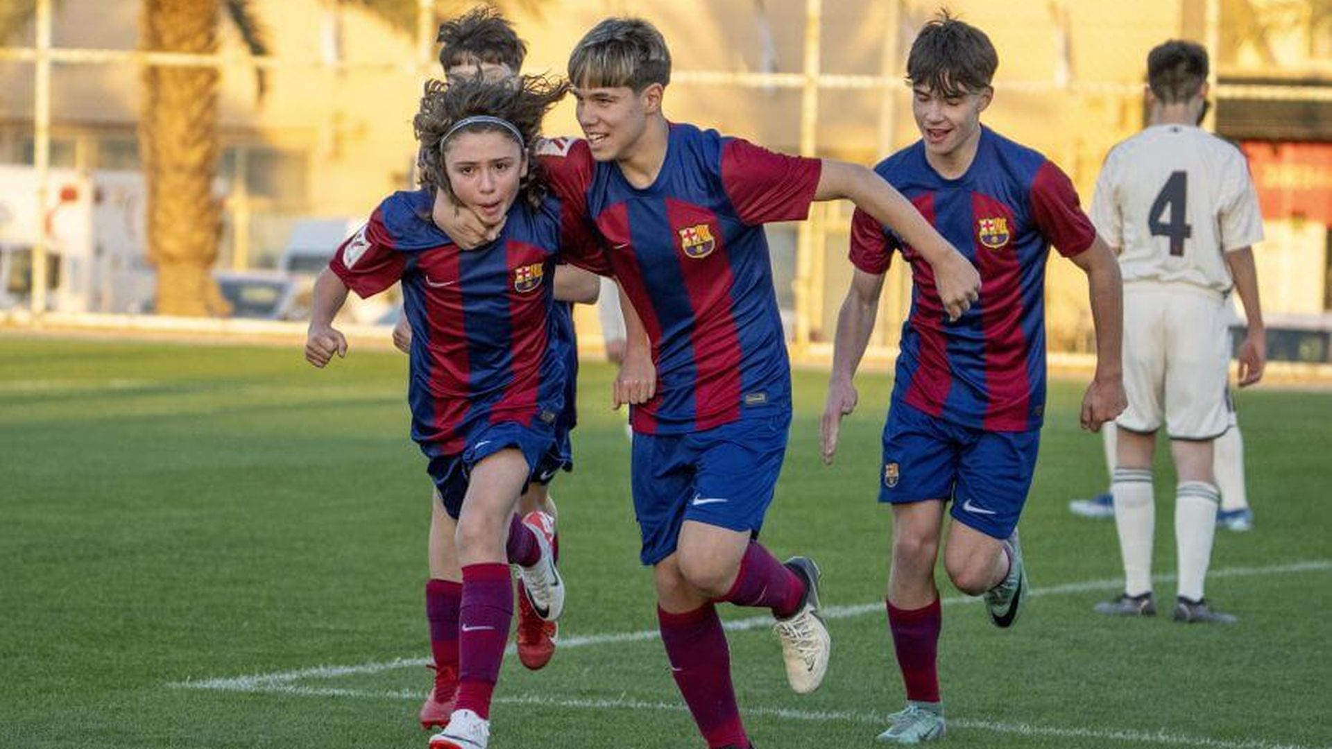 noah_celebra_su_gol_en_el_barcelona_roma.jpeg