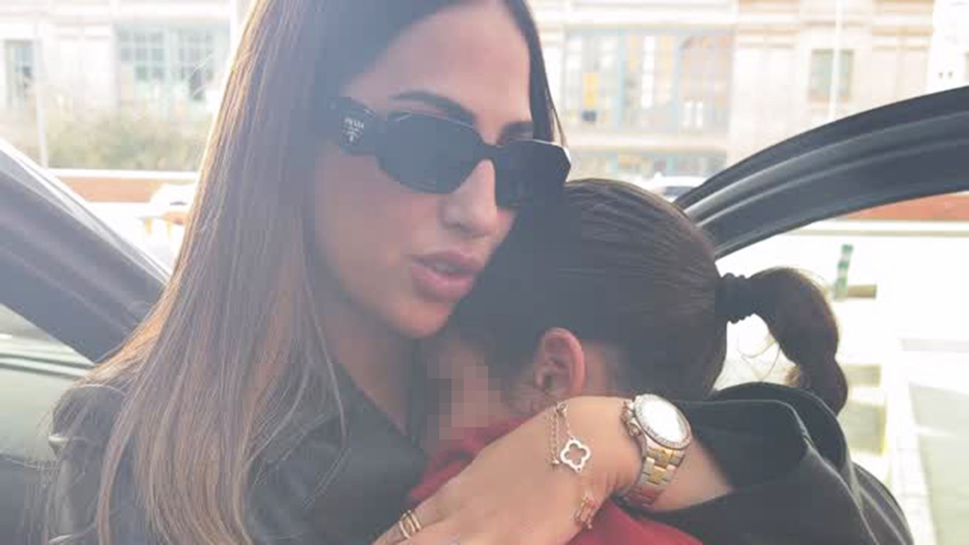 Noemí Salazar y su hija se despiden entre lágrimas