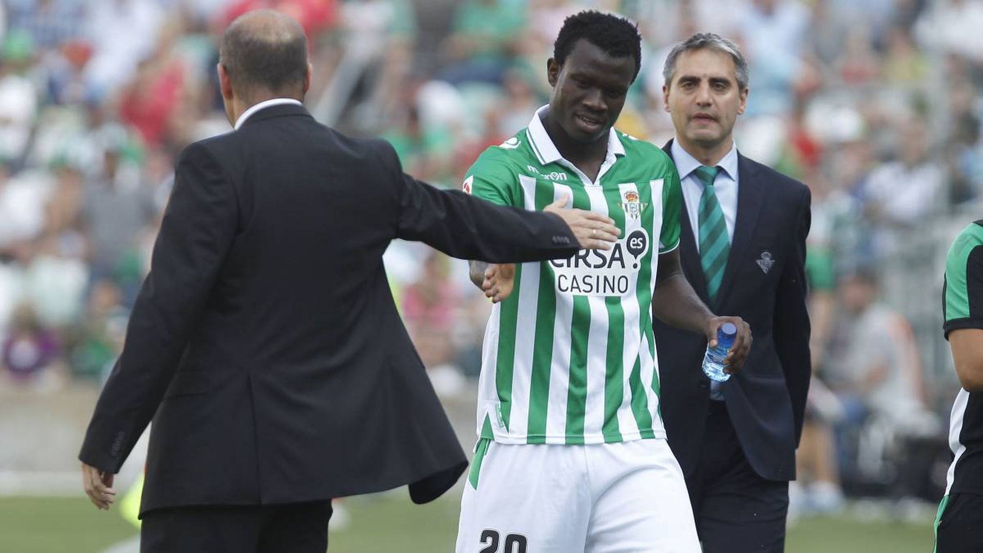 nosa_igiebor_saluda_a_mel_en_su_etapa_en_el_real_betis_001.jpg nosa_igiebor_saluda_a_mel_en_su_etapa_en_el_real_betis_001.jpg