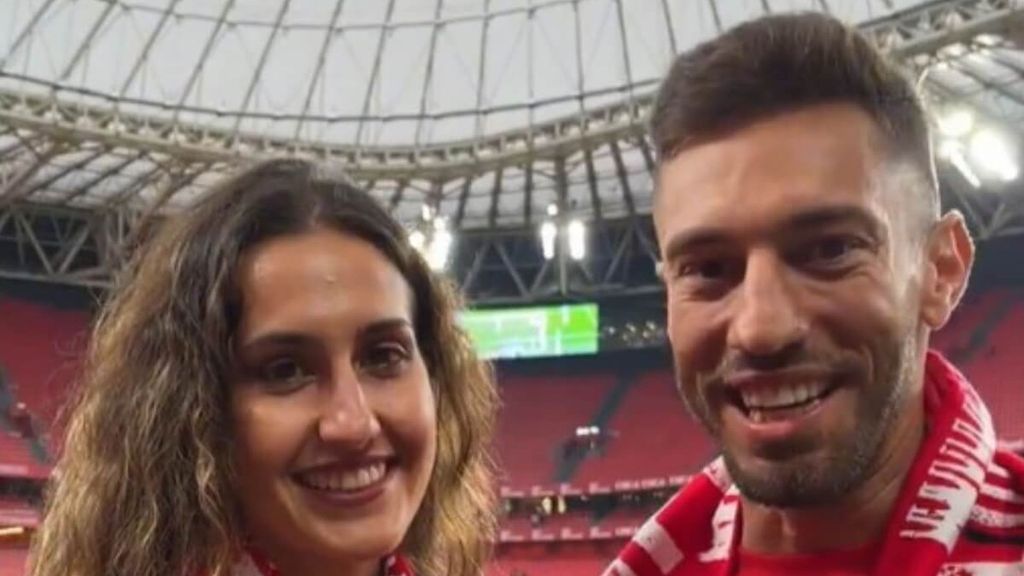 Los novios de Sevilla alucinan en San Mamés: "Es un espectáculo"