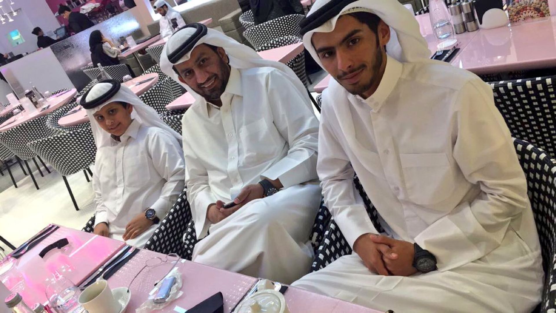 nuevas_fotos_del_jeque_031.jpg nuevas_fotos_del_jeque_031.jpg