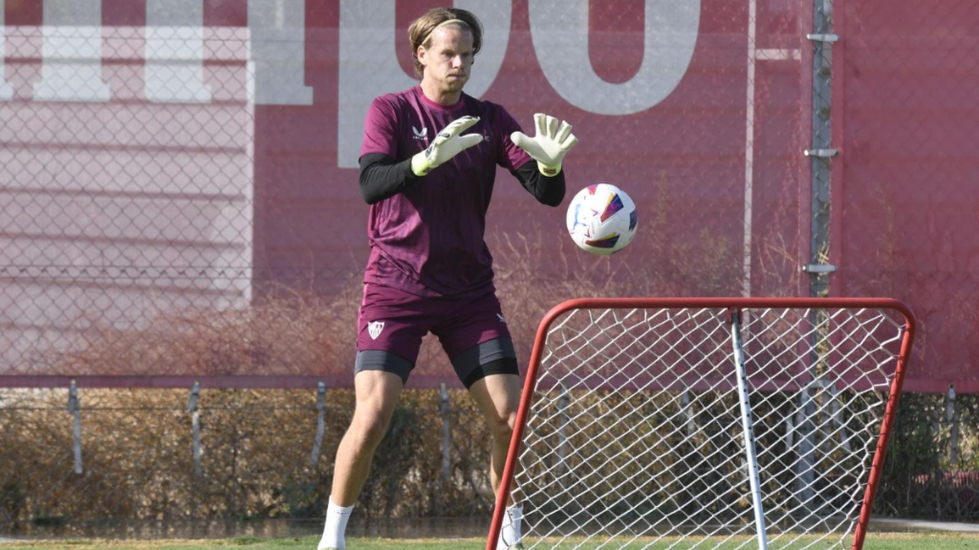 nyland_durante_un_entrenamiento_con_el_sevilla_fc_001.jpg