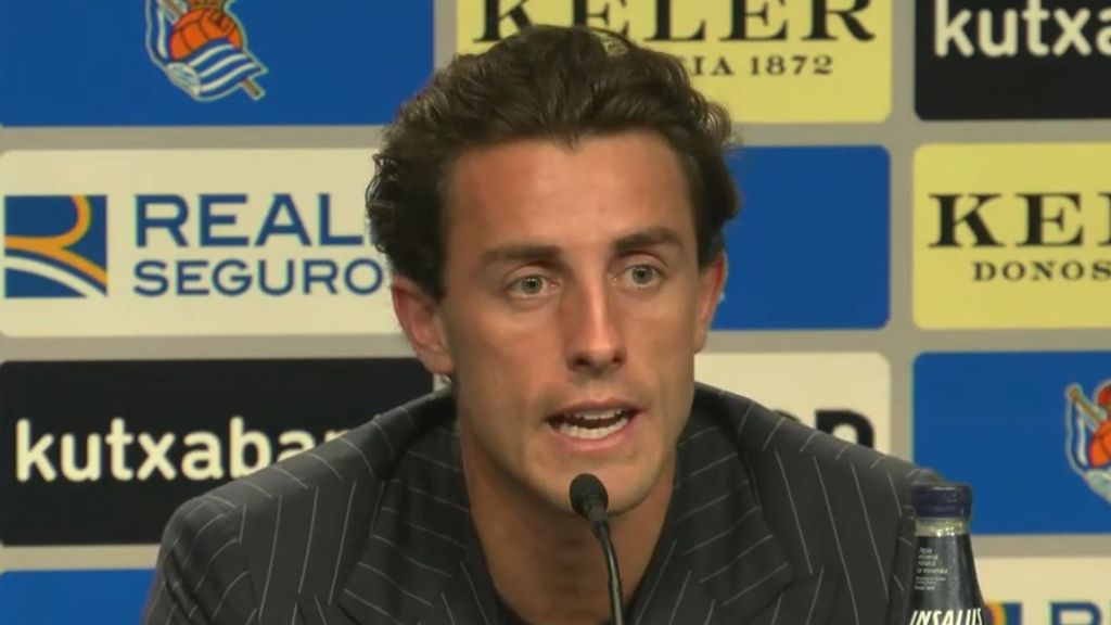 Álvaro Odriozola se emociona en su presentación como nuevo jugador de la Real Sociedad