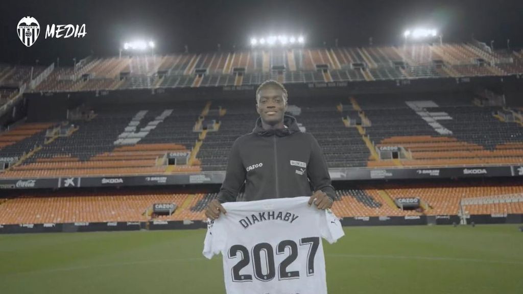 El Valencia CF hace oficial la renovación de Diakhaby hasta 2027