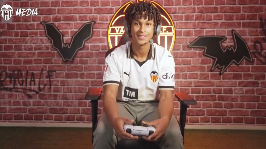 Hugo Duro da la bienvenida a Peter Federico