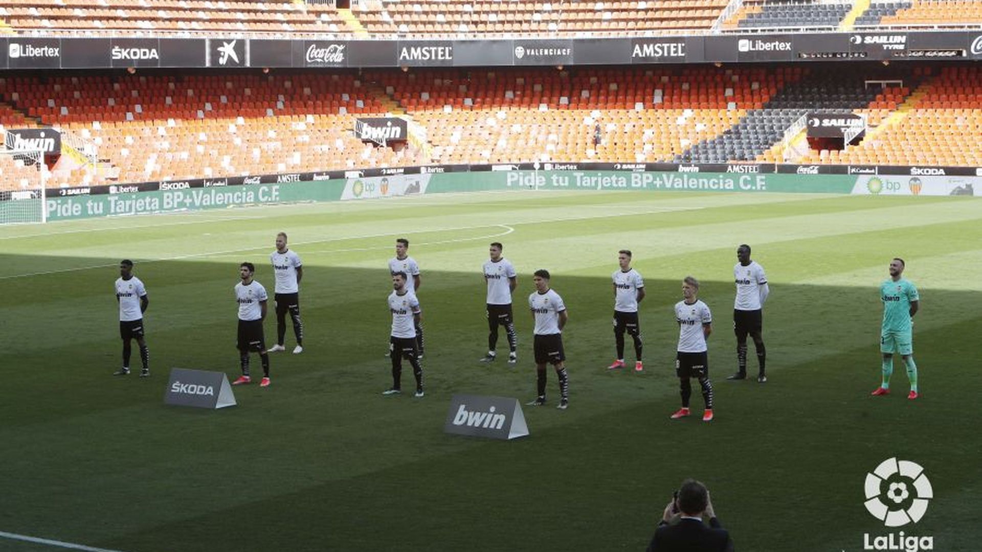 once_inicial_del_valencia_ante_el_granada_foto_laliga_001.jpeg