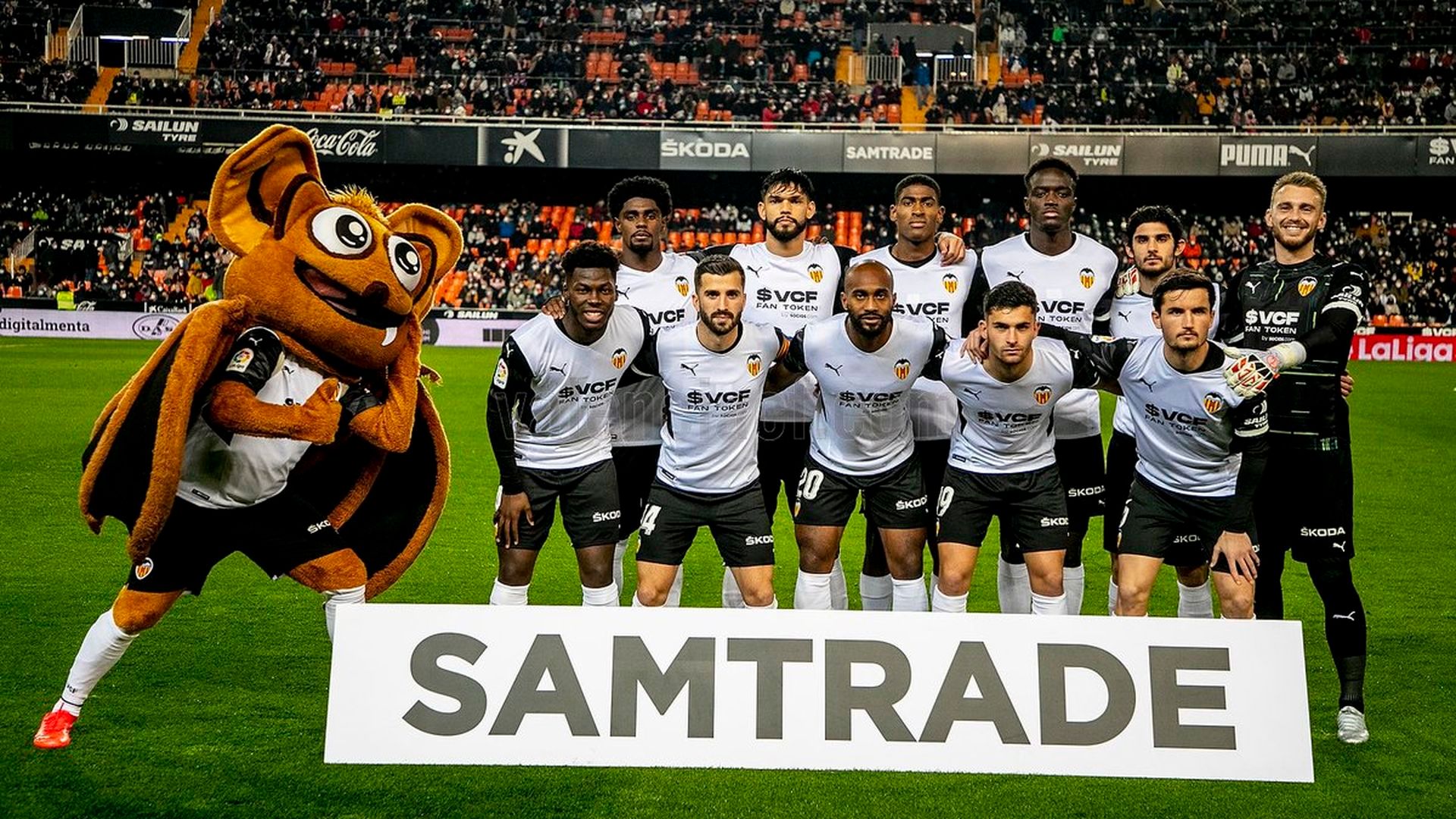 once_titular_del_valencia_cf_ante_el_sevilla.jpeg