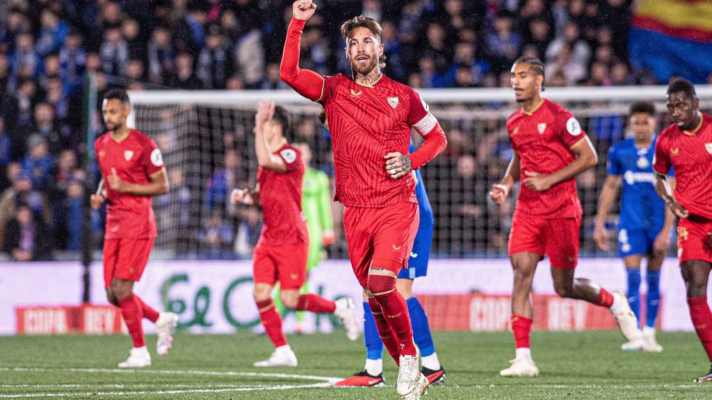 La fiesta del Sevilla al ganar al Getafe en Copa: Ramos, enloquecido con la grada